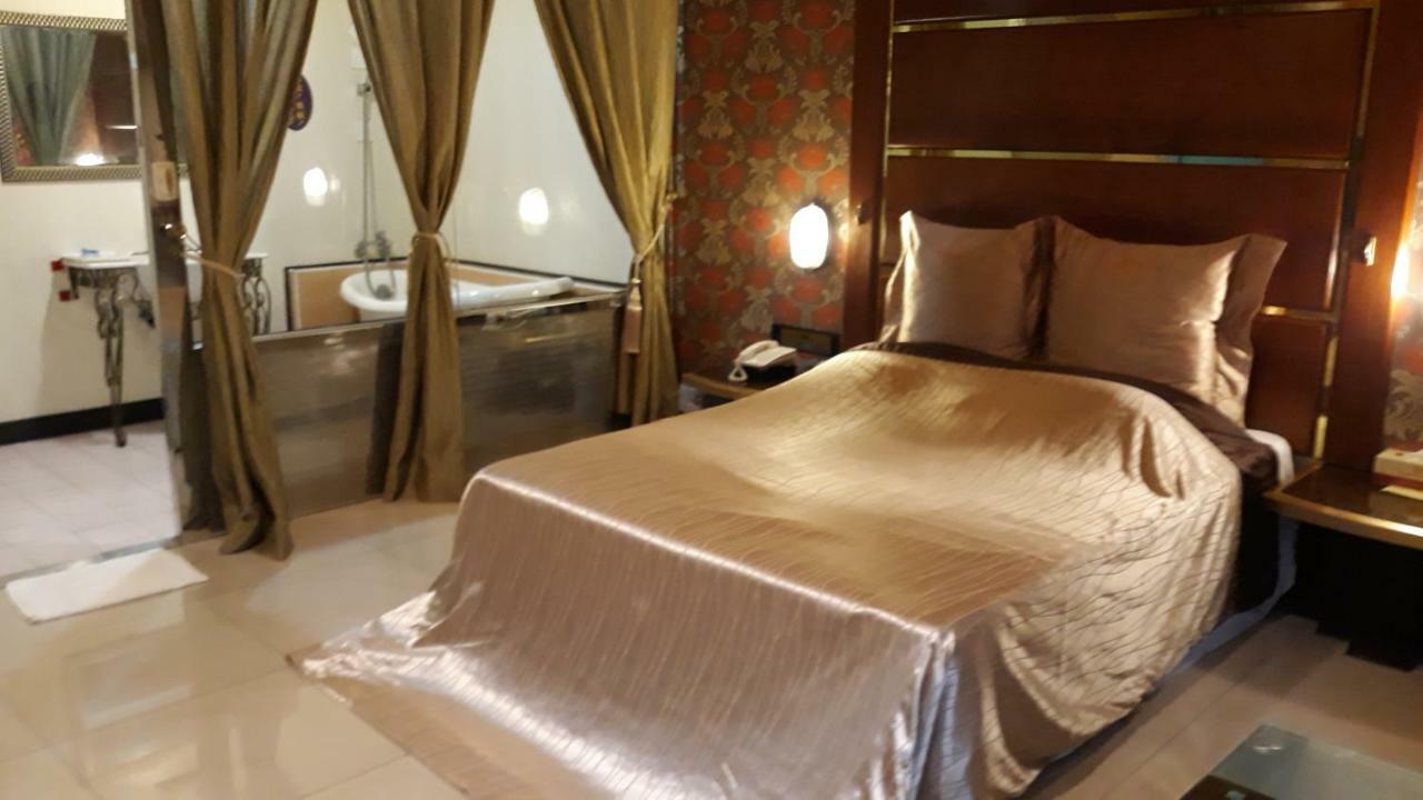 Sydney Motel Tucheng Bagian luar foto